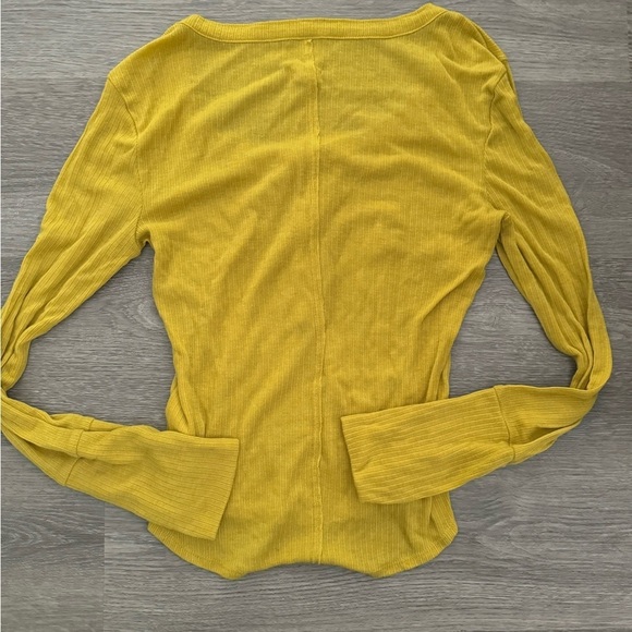 Ribbed Yellow Anthropologie Pilcro Longsleeve Tee with button detail size medium - Picture 5 of 6